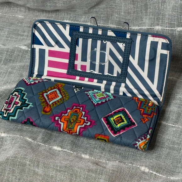 Vera Bradley Painted Medallions Pattern Fall 2017 Tri Fold Magnetic Closure NWOT - Picture 10 of 12